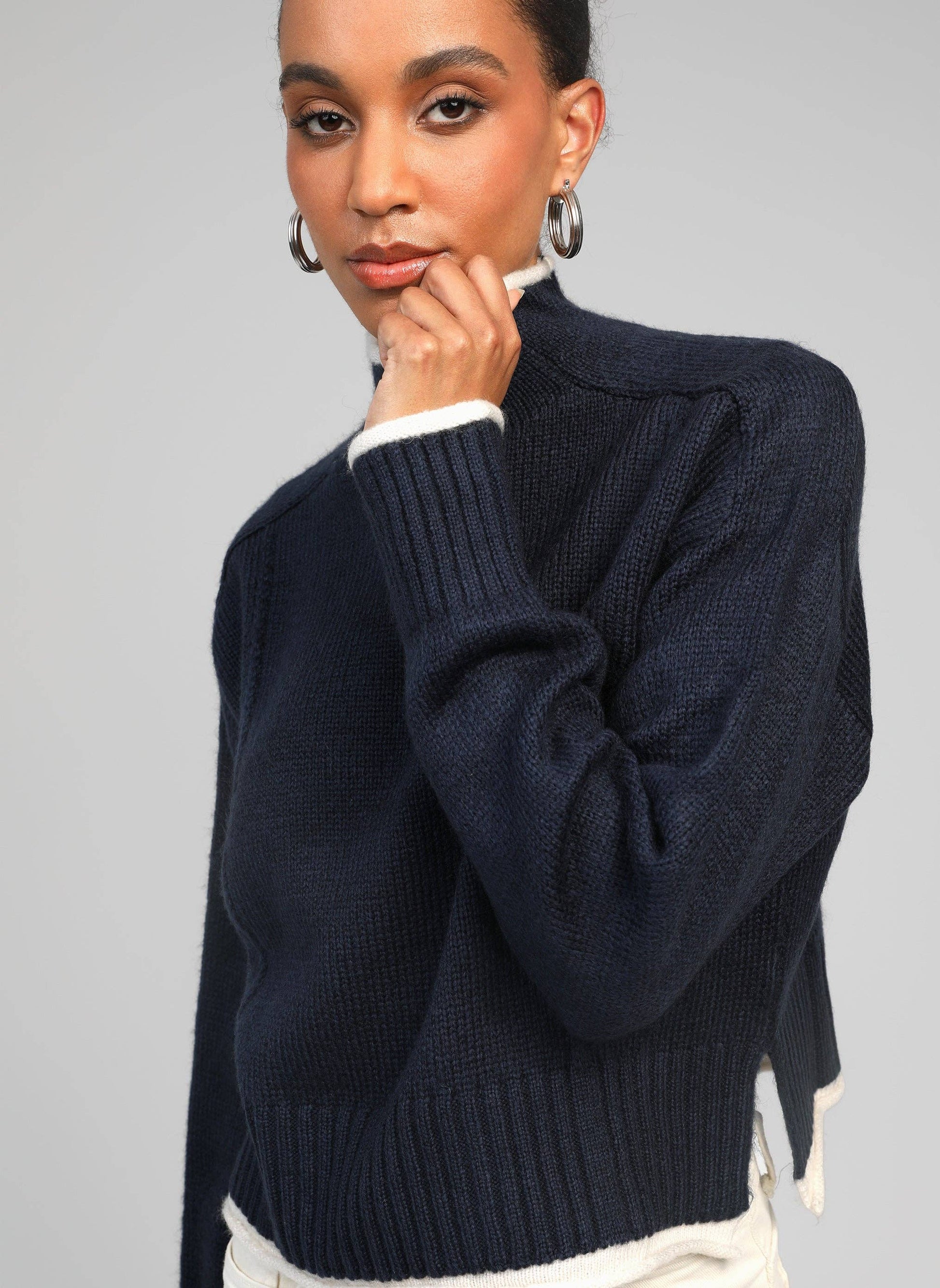 Maglione Lazario blu marino a collo alto