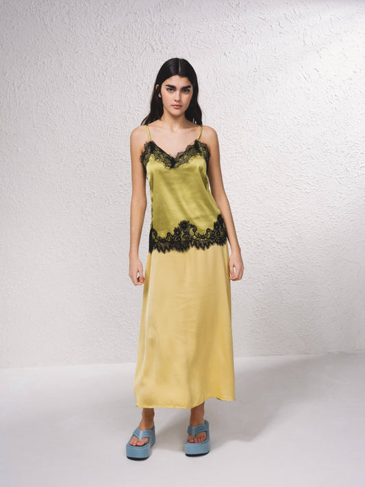 Top fluido con pizzo e scollo a V