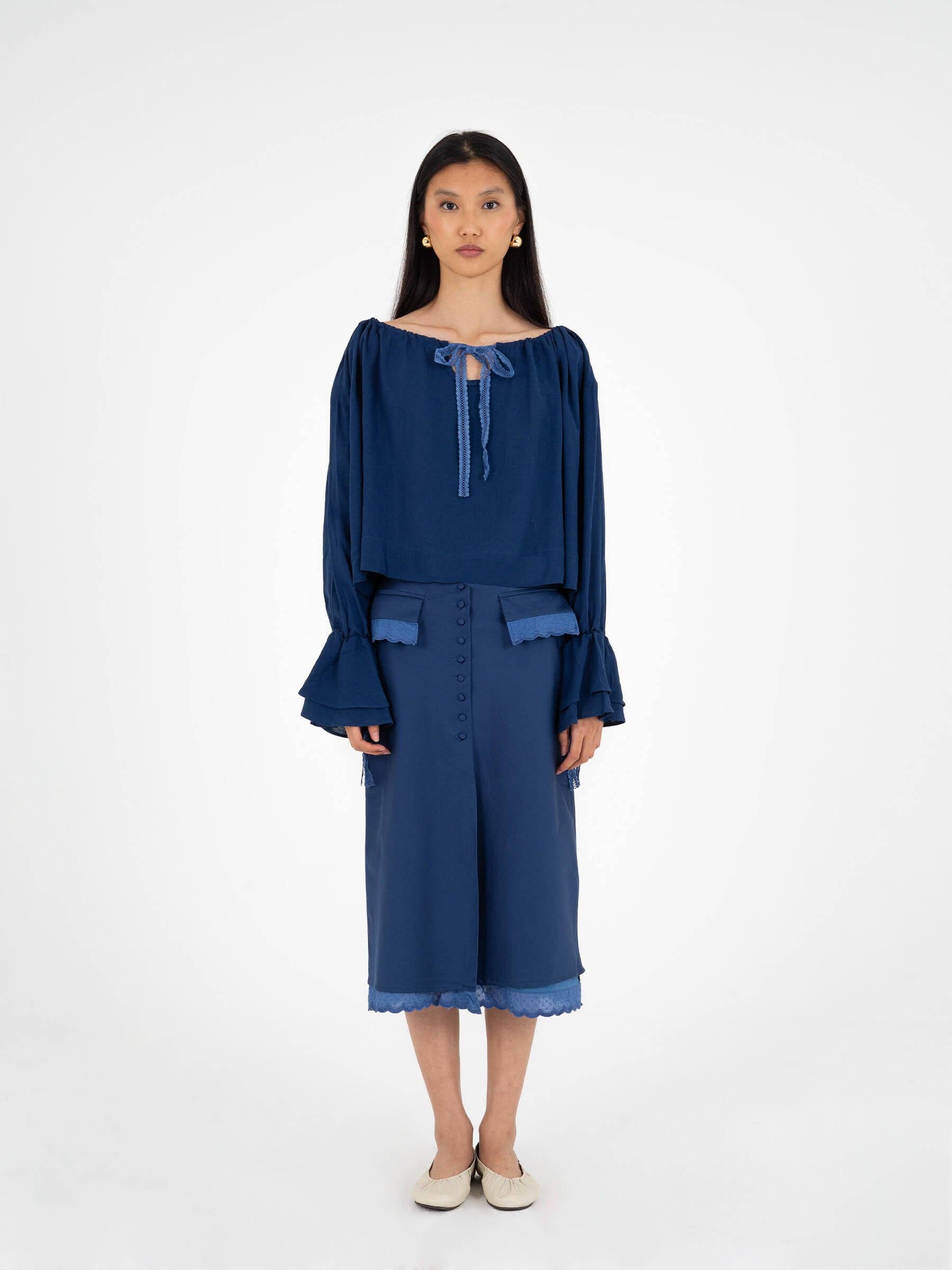 Gonna midi blu Lilt a vita bassa con bottoni e finiture in pizzo