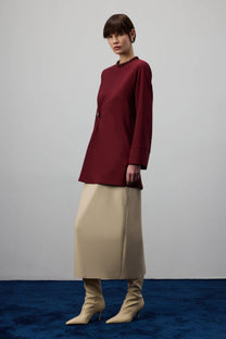 Camicetta drappeggiata con accessorio metallico