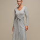Abito midi in maglia lurex con gonna plissé e cintura