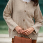 Cardigan in maglia beige con bottoni