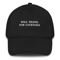 Cappellino in cotone ricamato “Will Travel for Cocktails”