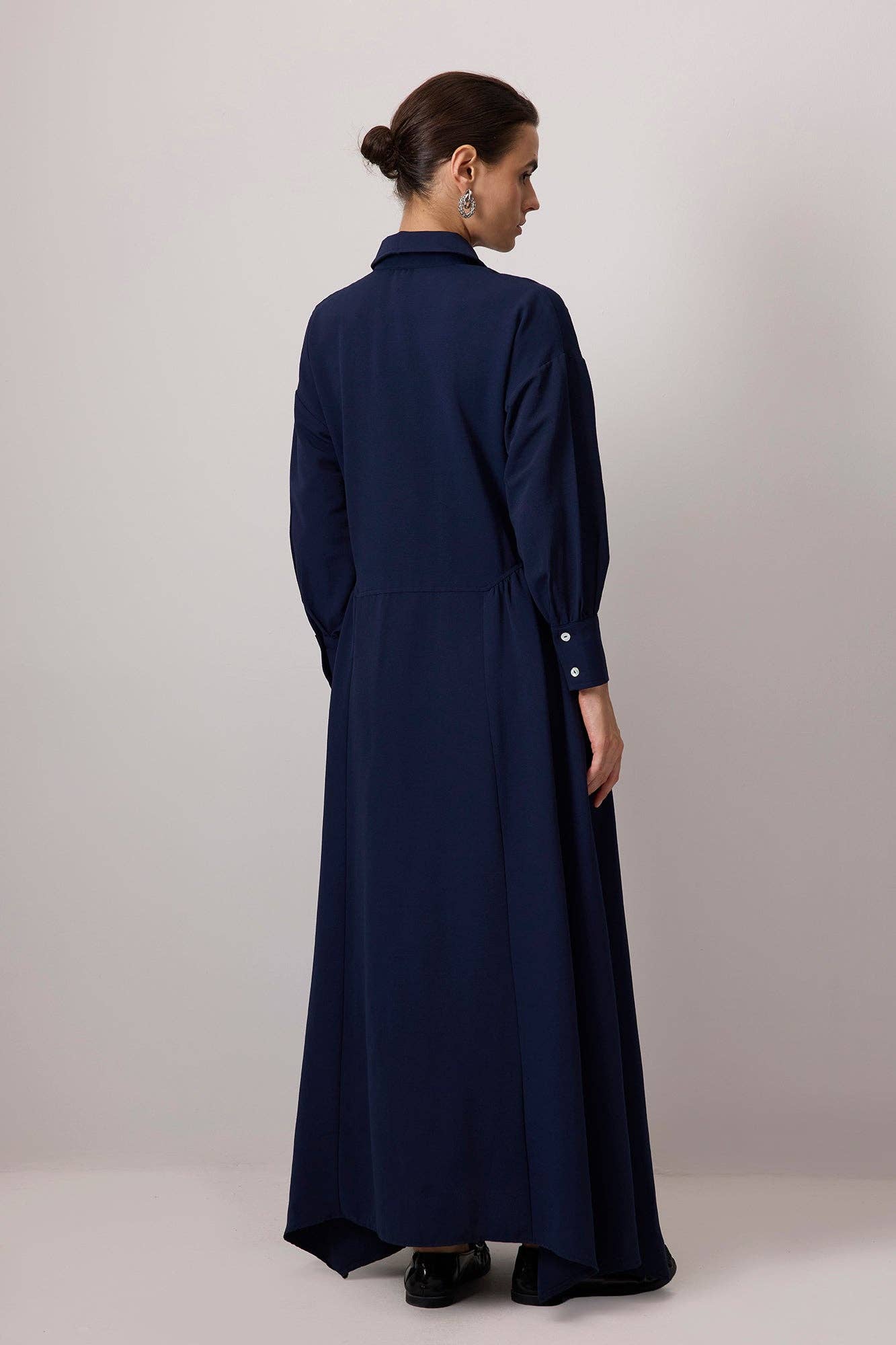 Abito camicia maxi in misto lino blu navy con bottoni