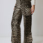 Pantaloni cargo a zampa in cotone leopardato