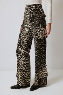 Pantaloni cargo a zampa in cotone leopardato