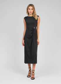 Abito midi aderente nero con drappeggio e bottone gioiello