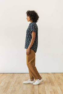 Camicia Bea a maniche corte con fantasia blu notte
