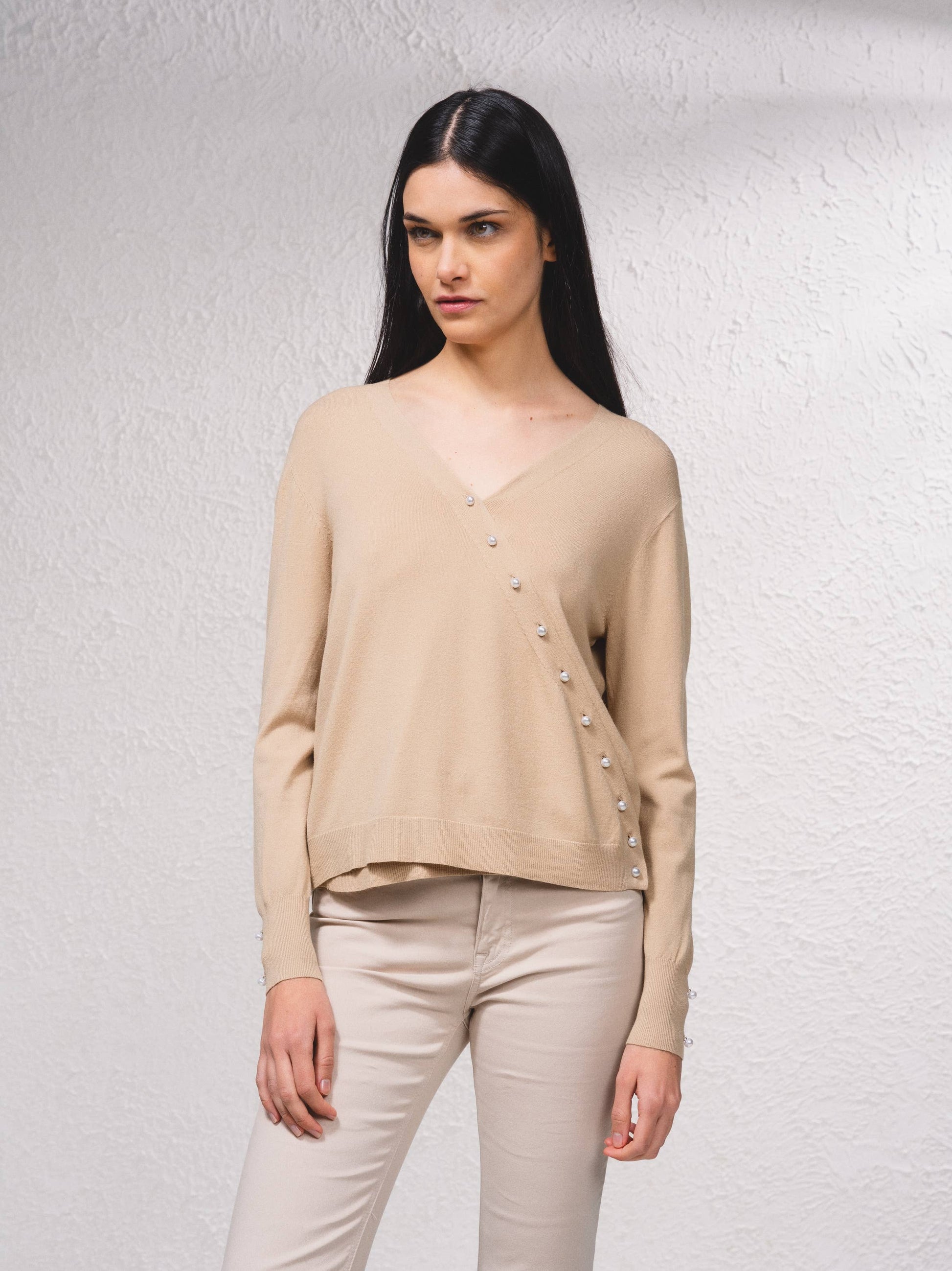 Maglione cache-cœur in maglia fine con perle
