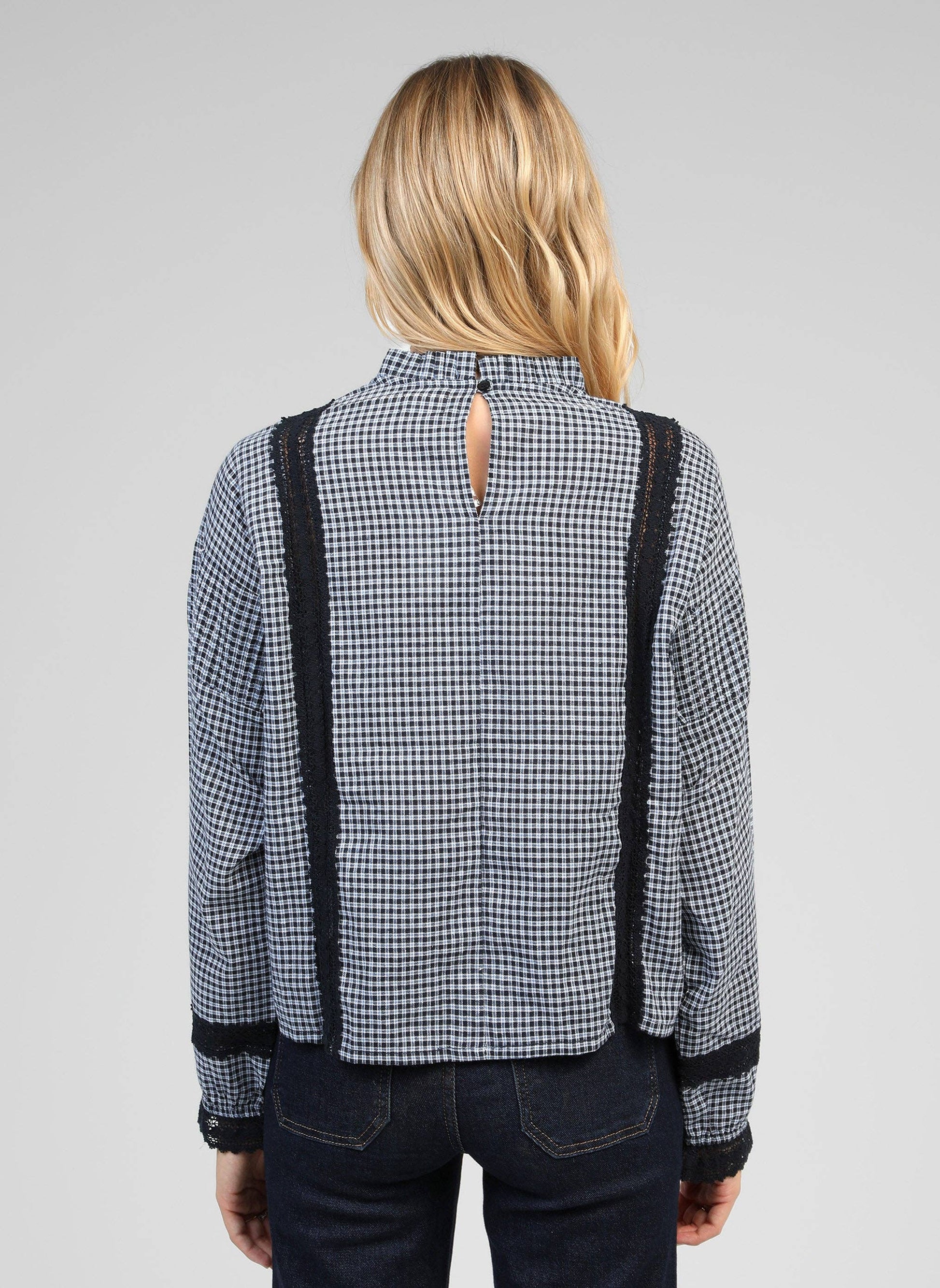 Camicia Saminay a quadri con pizzo e collo alto
