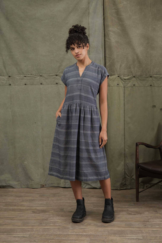 Abito midi Ira a righe con scollo a V