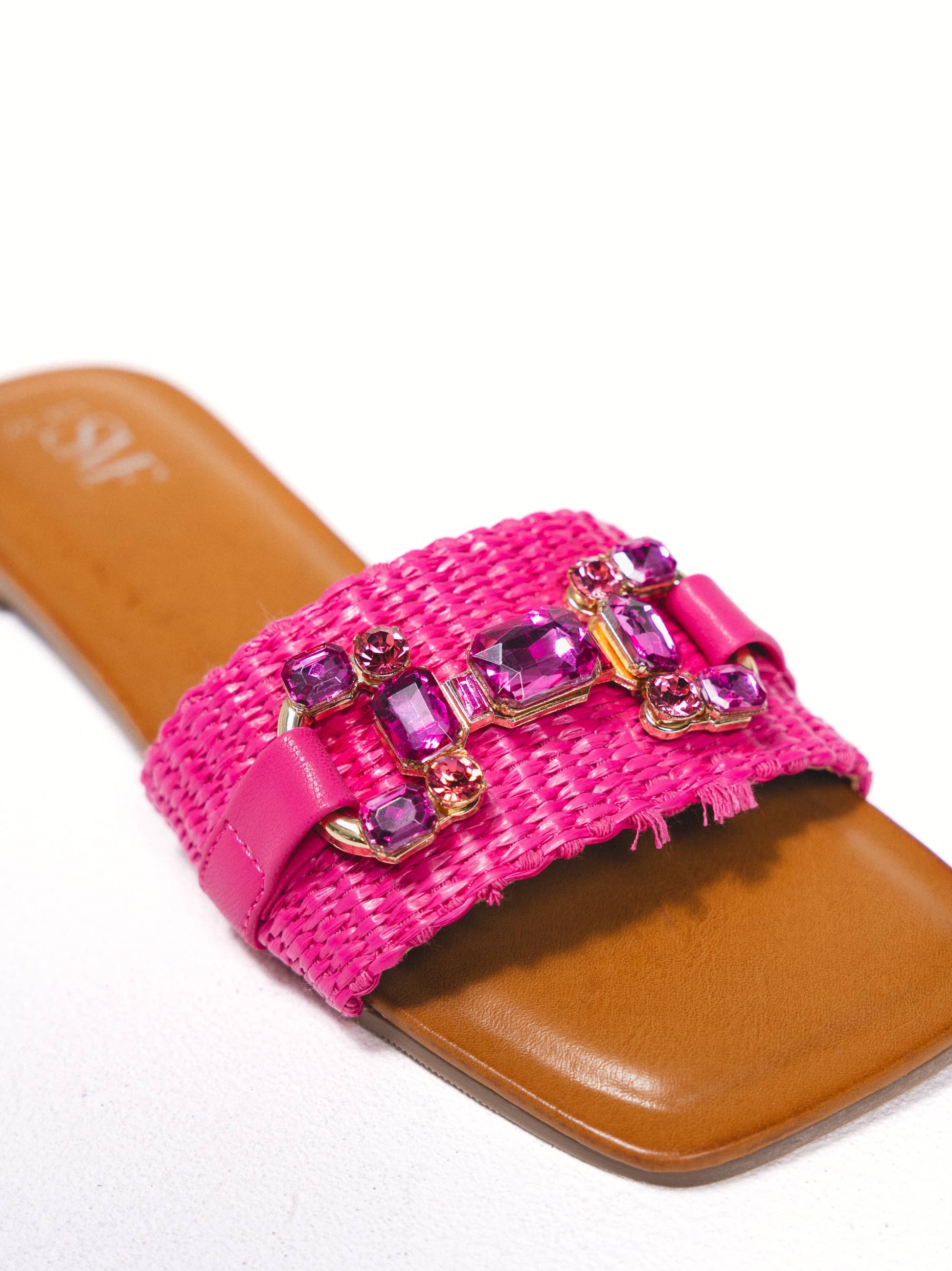 Sandali bassi in rafia con pietre brillanti