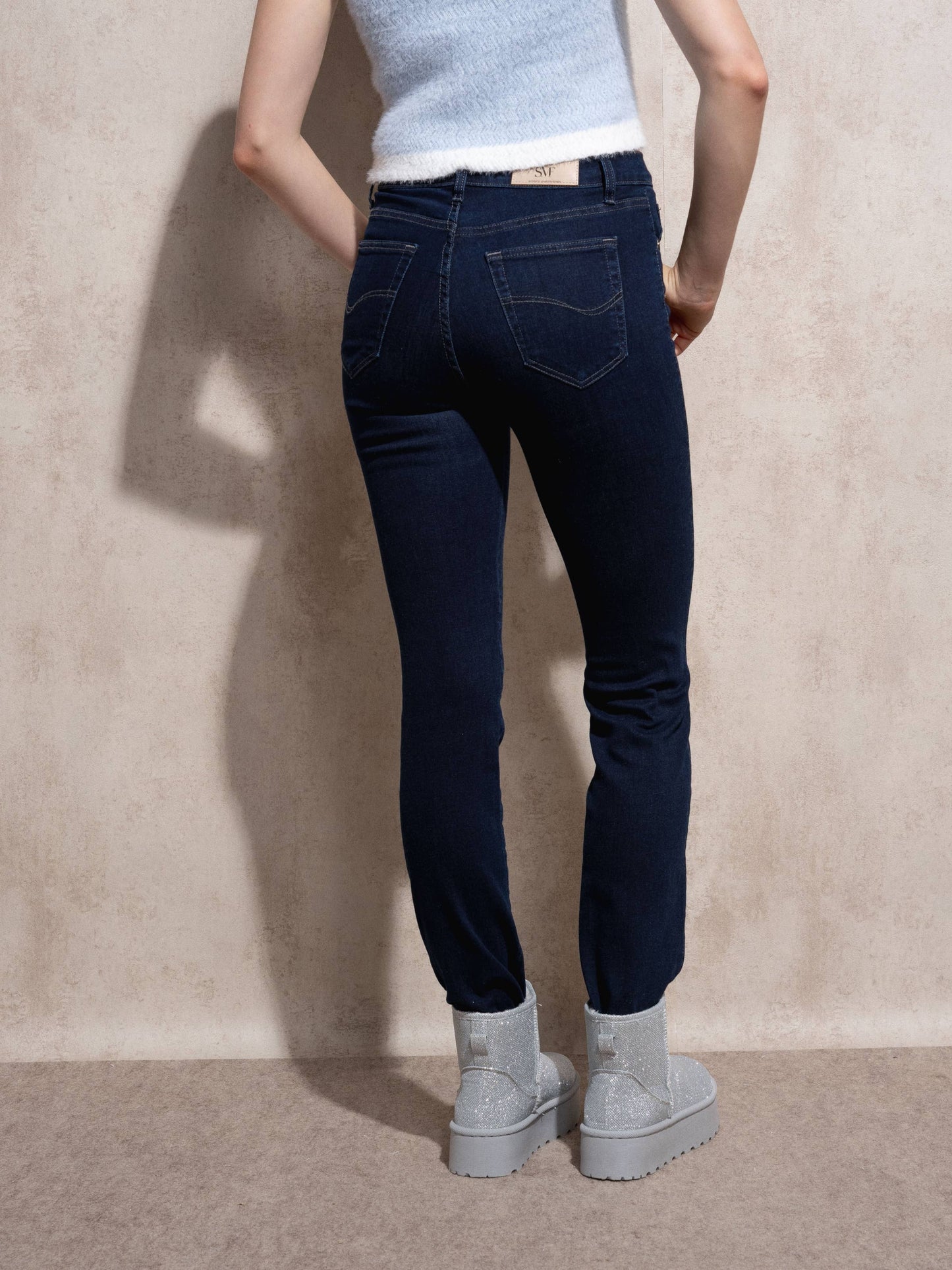Jeans donna vita alta a gamba dritta in denim stretch