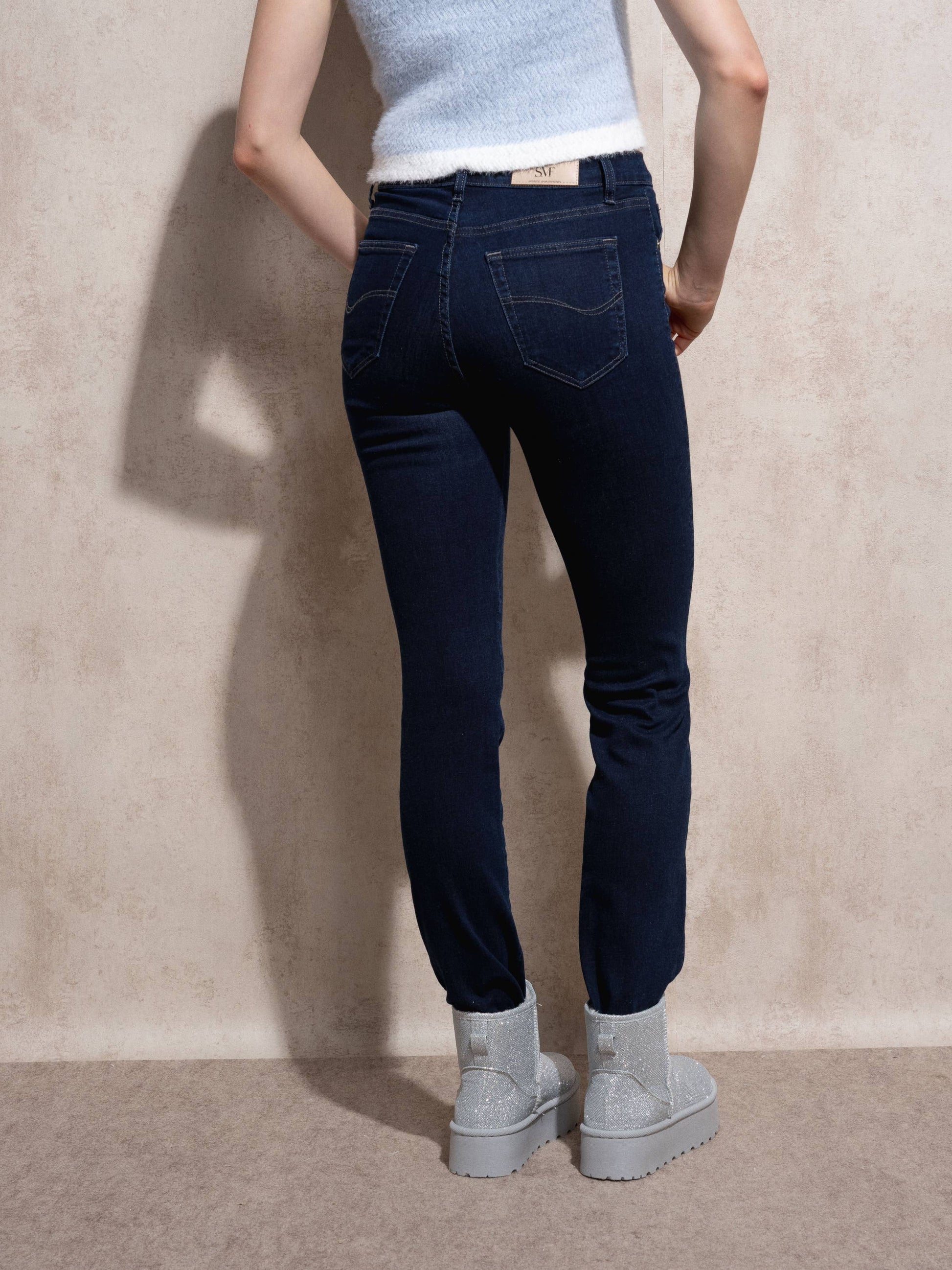 Jeans donna vita alta a gamba dritta in denim stretch