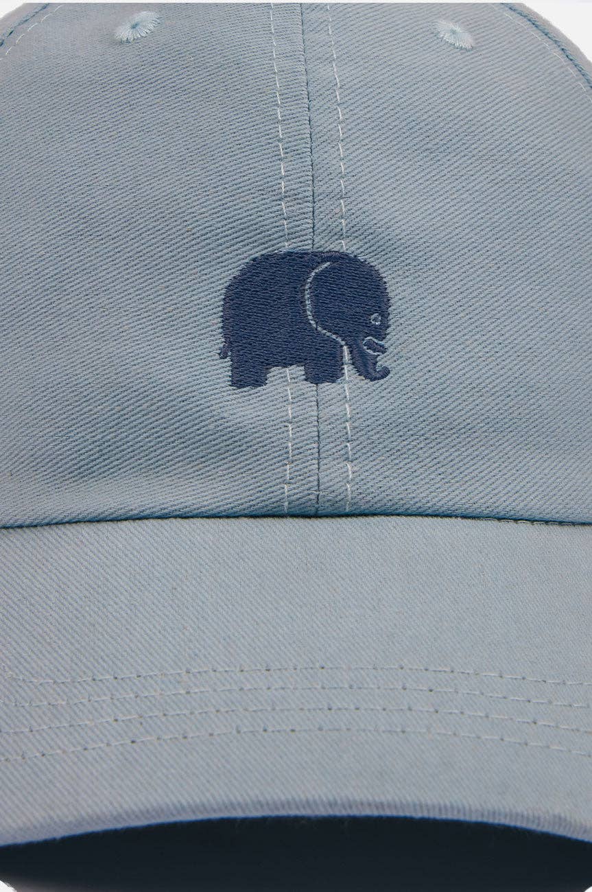 Cappellino dad hat azzurro cielo con logo elefante ricamato