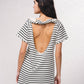 Vestito corto a righe stile t-shirt con schiena scoperta
