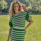 Abito in maglia a righe con maniche volant