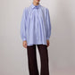 Camicia oversize in cotone con fiore al collo blu