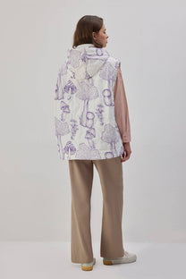 Gilet imbottito con cappuccio e stampa funghi