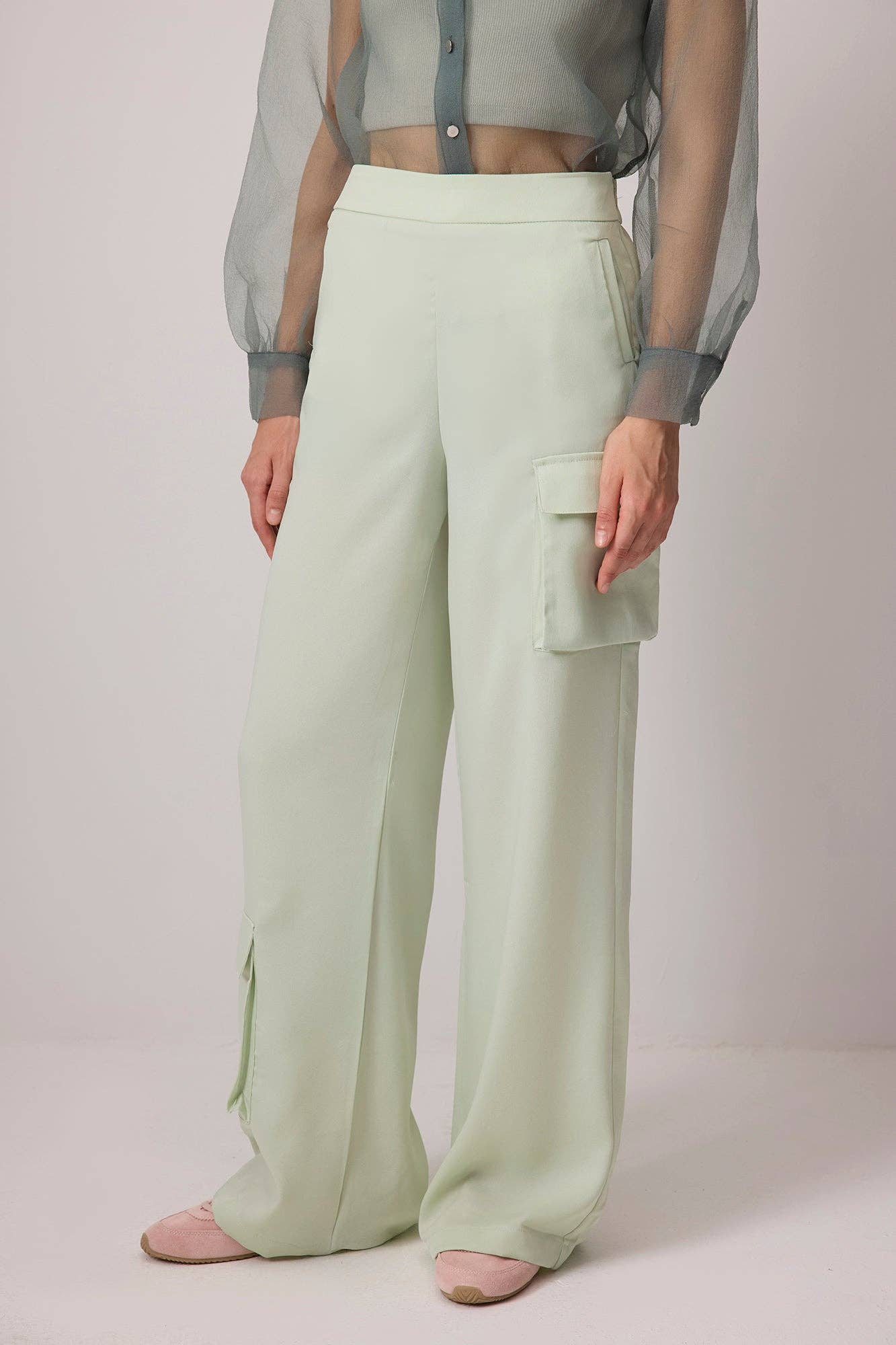 Pantaloni cargo a gamba larga in raso verde menta