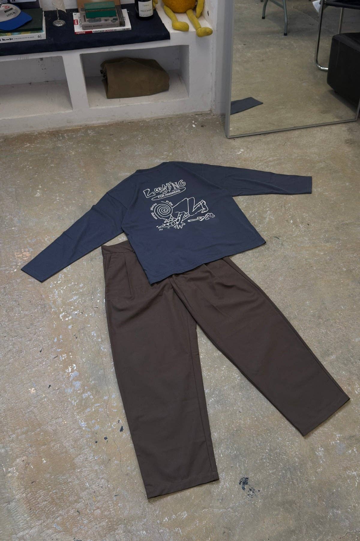 Pantaloni chino marroni relaxed fit con pinces
