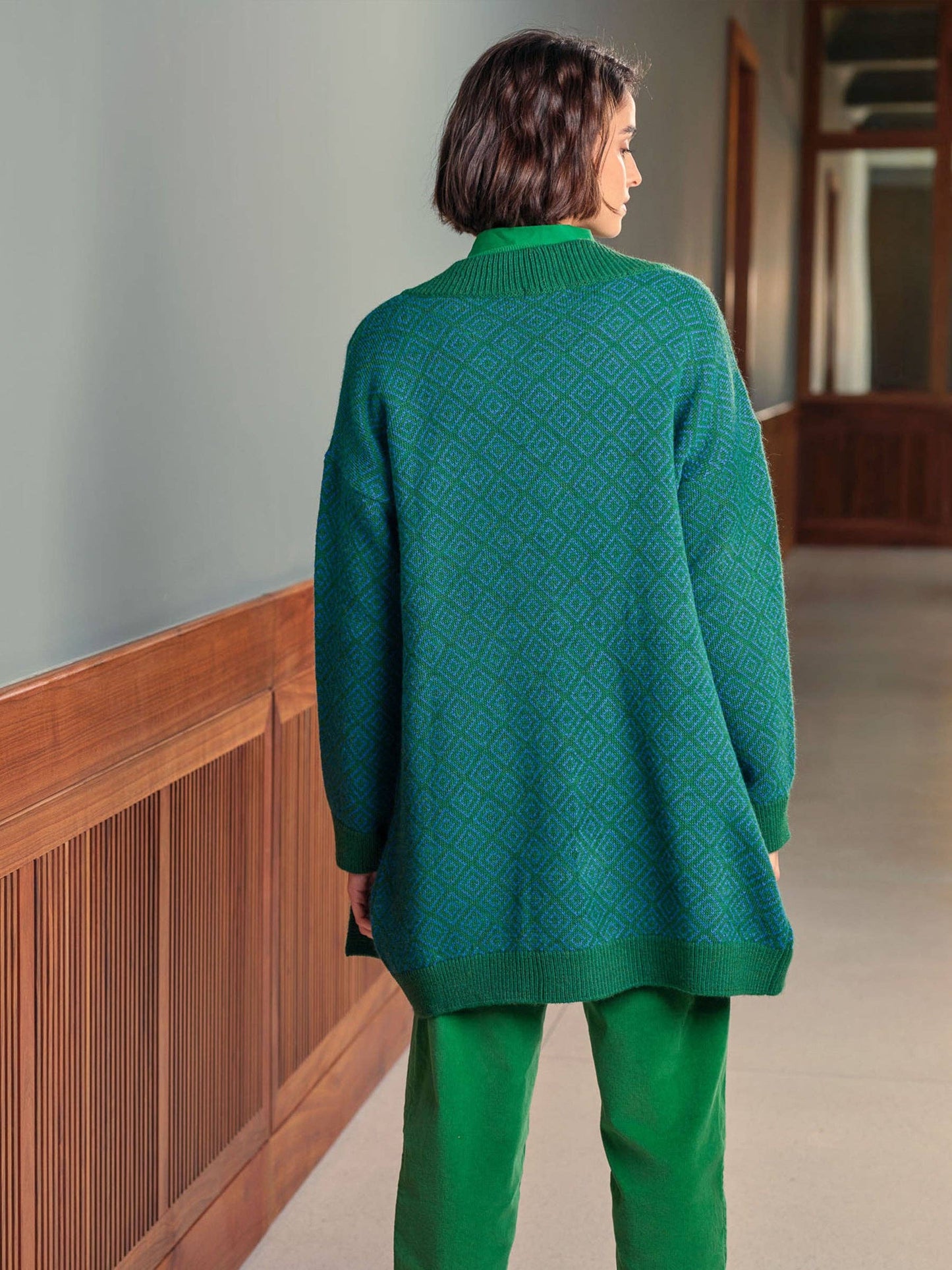 Cardigan jacquard verde con scollo a V