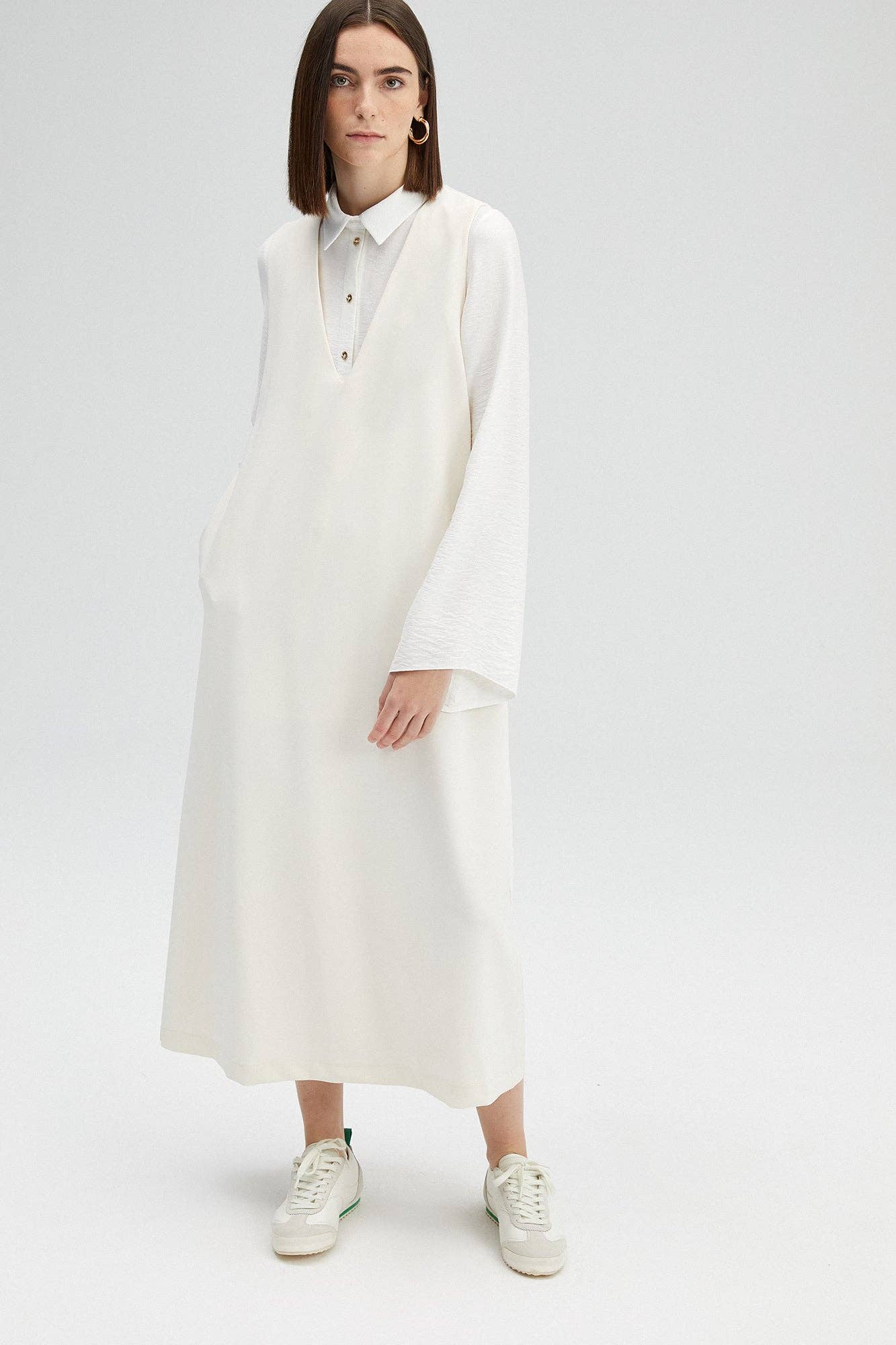 Abito midi minimal in crepe con scollo a V