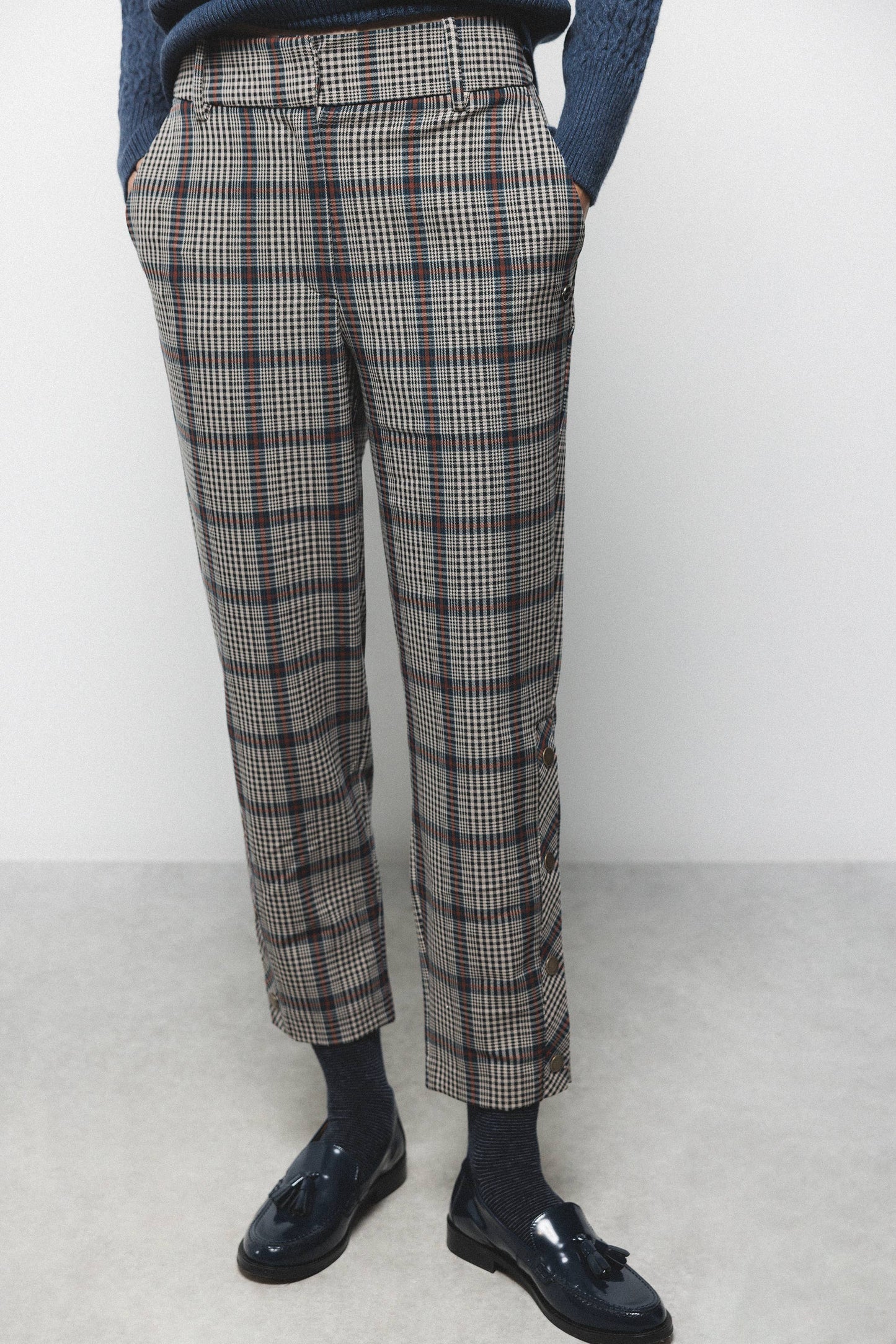 Pantaloni slim Principe di Galles con bottoni laterali