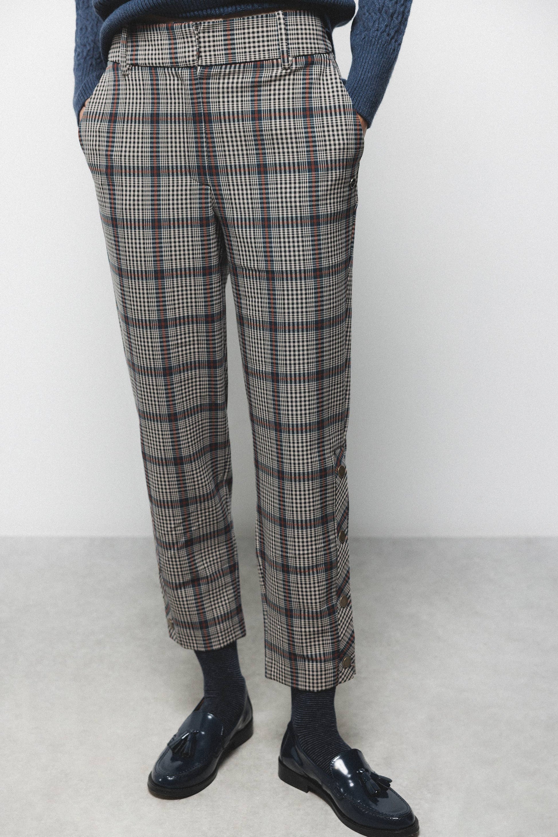Pantaloni slim Principe di Galles con bottoni laterali