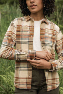 Camicia slim a quadri color latte con tasca
