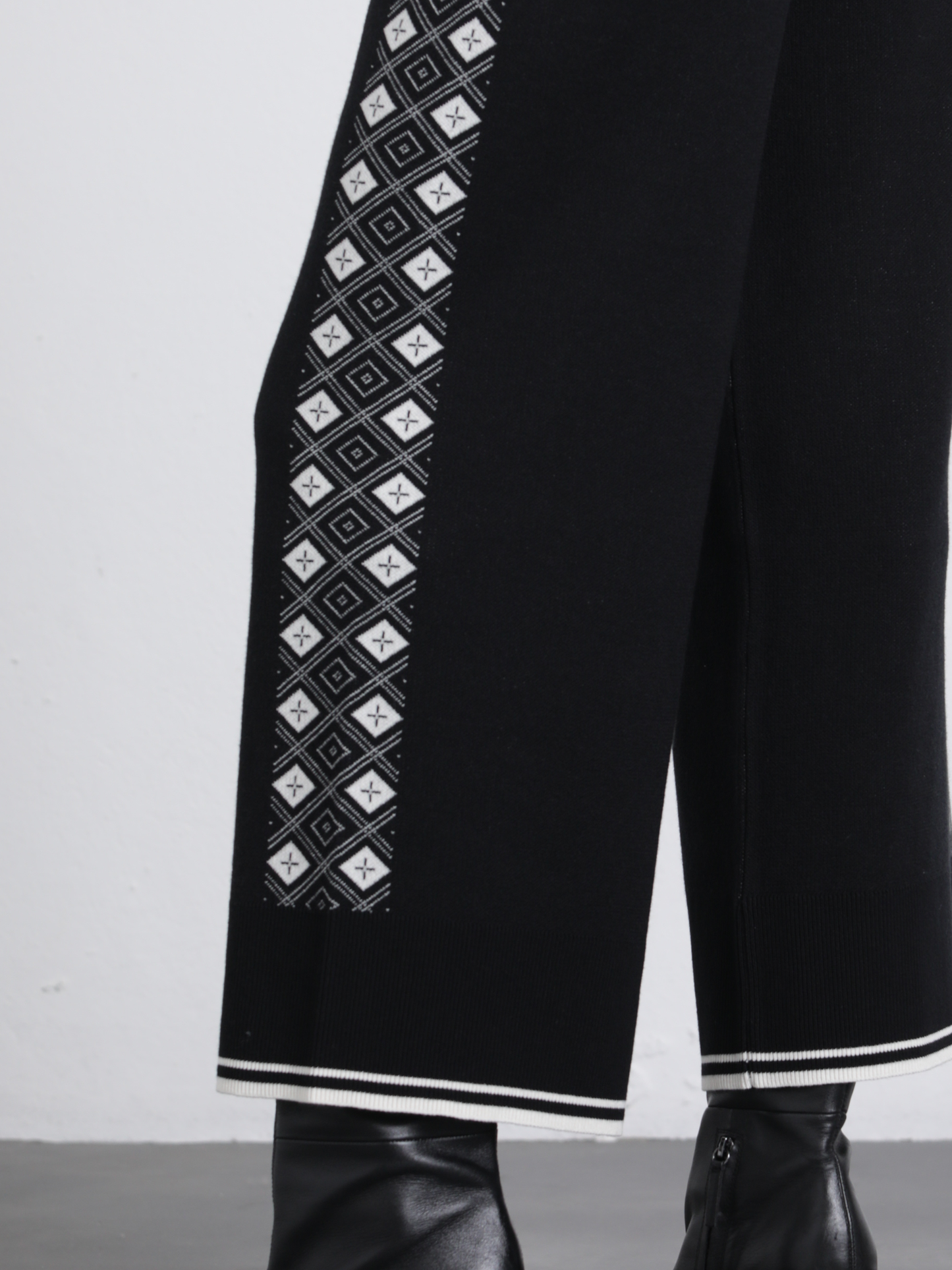Pantaloni a palazzo jacquard con motivo geometrico
