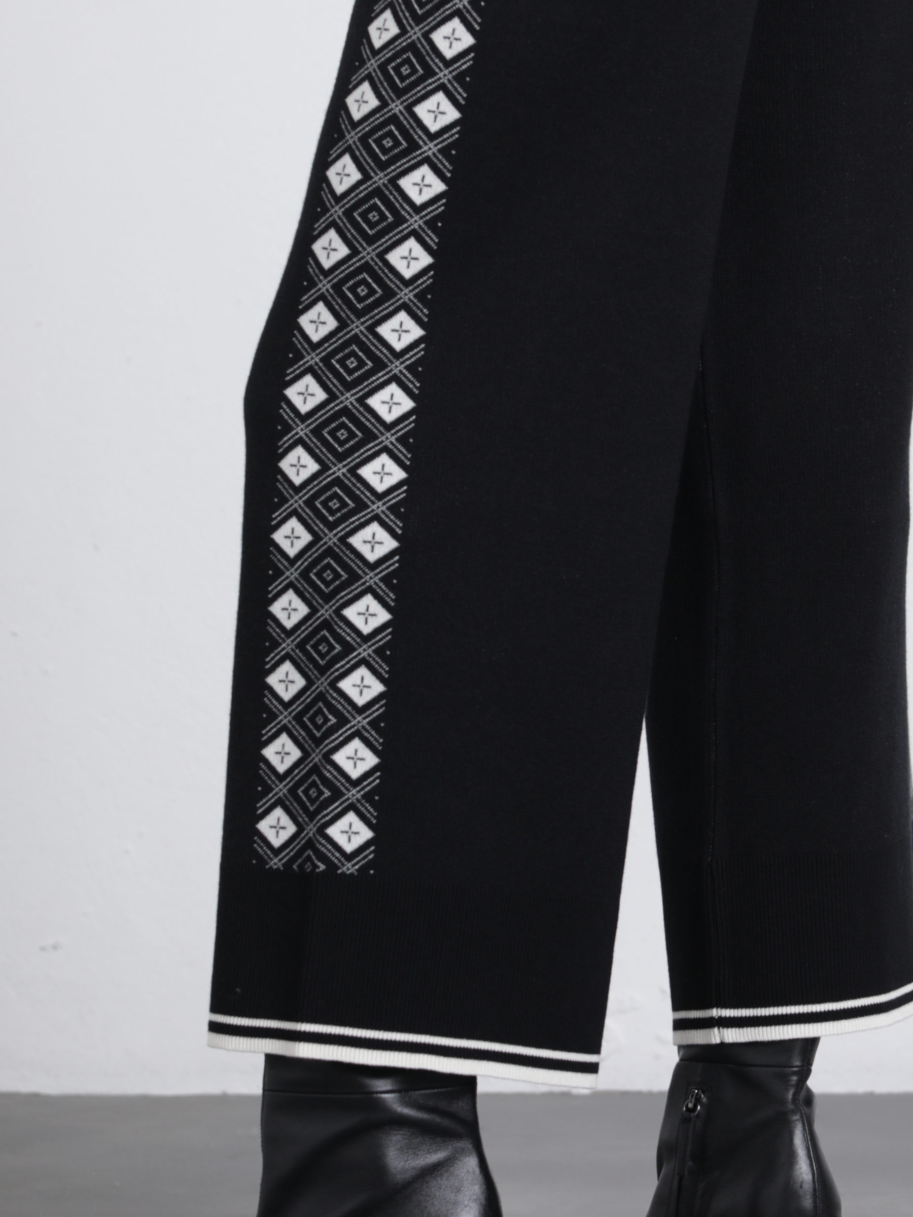 Pantaloni a palazzo jacquard con motivo geometrico