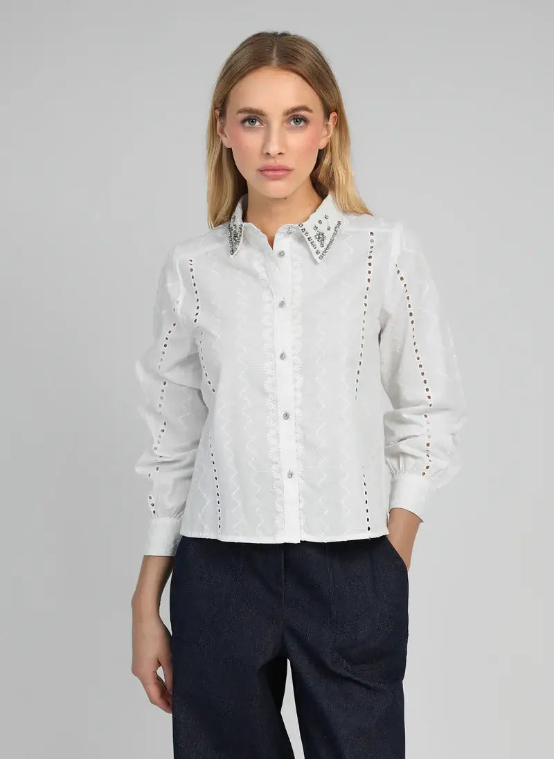 Camicia bianca in cotone con colletto gioiello