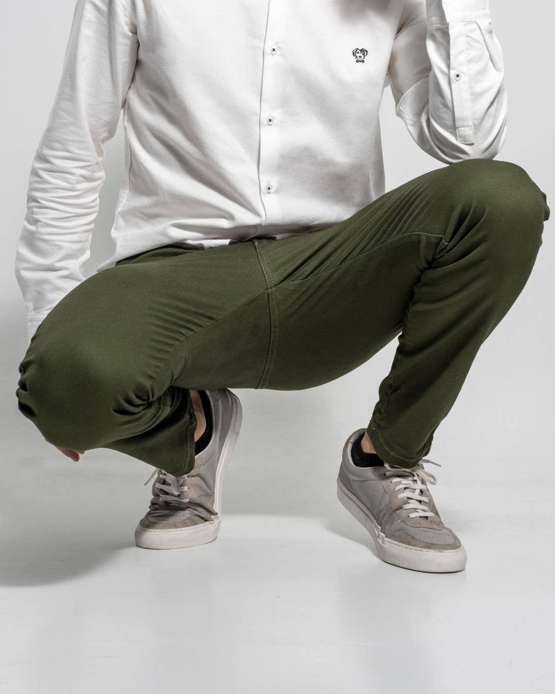 Pantaloni chino elasticizzati verde militare da uomo