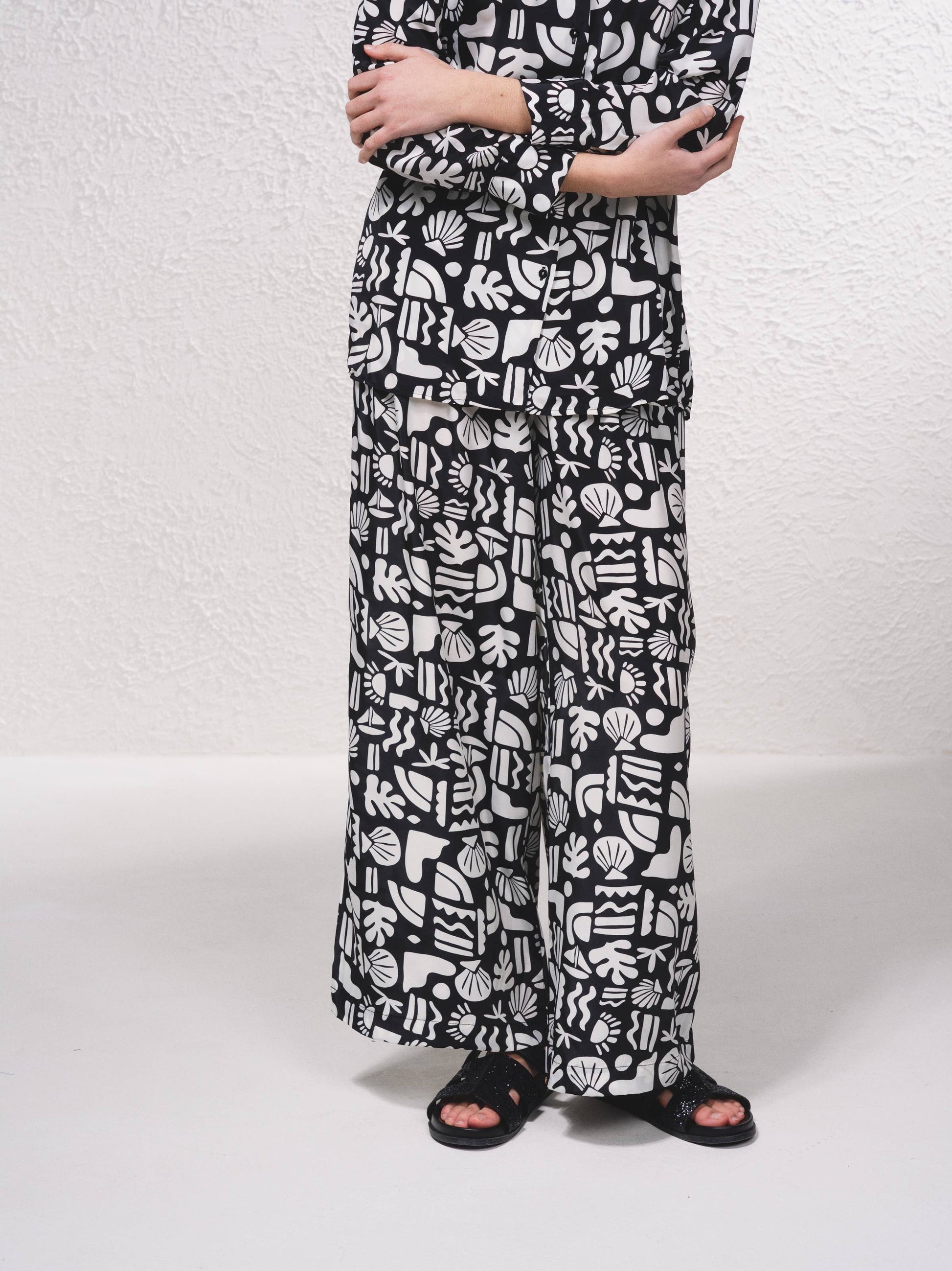 Pantaloni satinati a vita alta con stampa