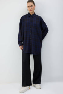 Camicia oversize a quadri blu navy in viscosa