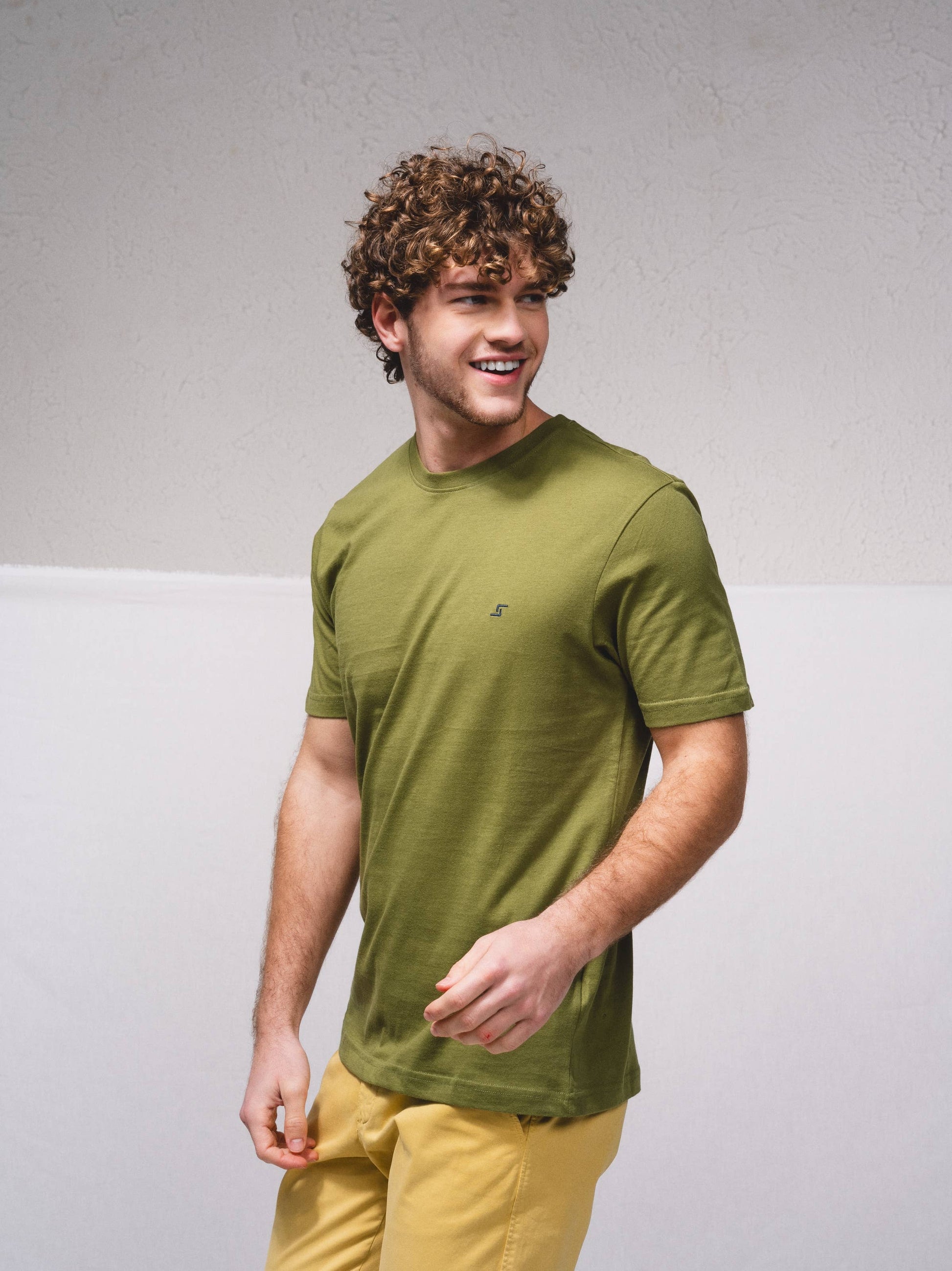 T-shirt basic in cotone con logo ricamato