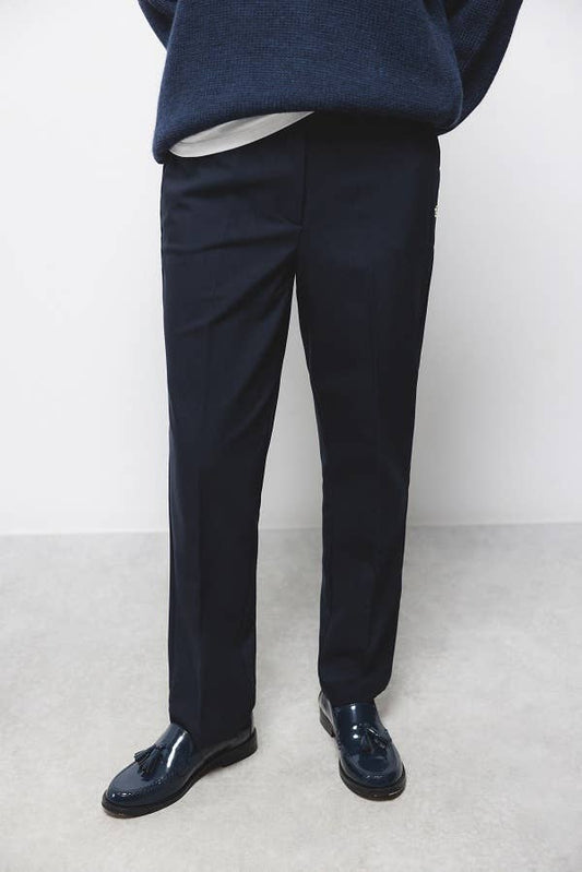 Pantaloni sartoriali essenziali con tasche oblique