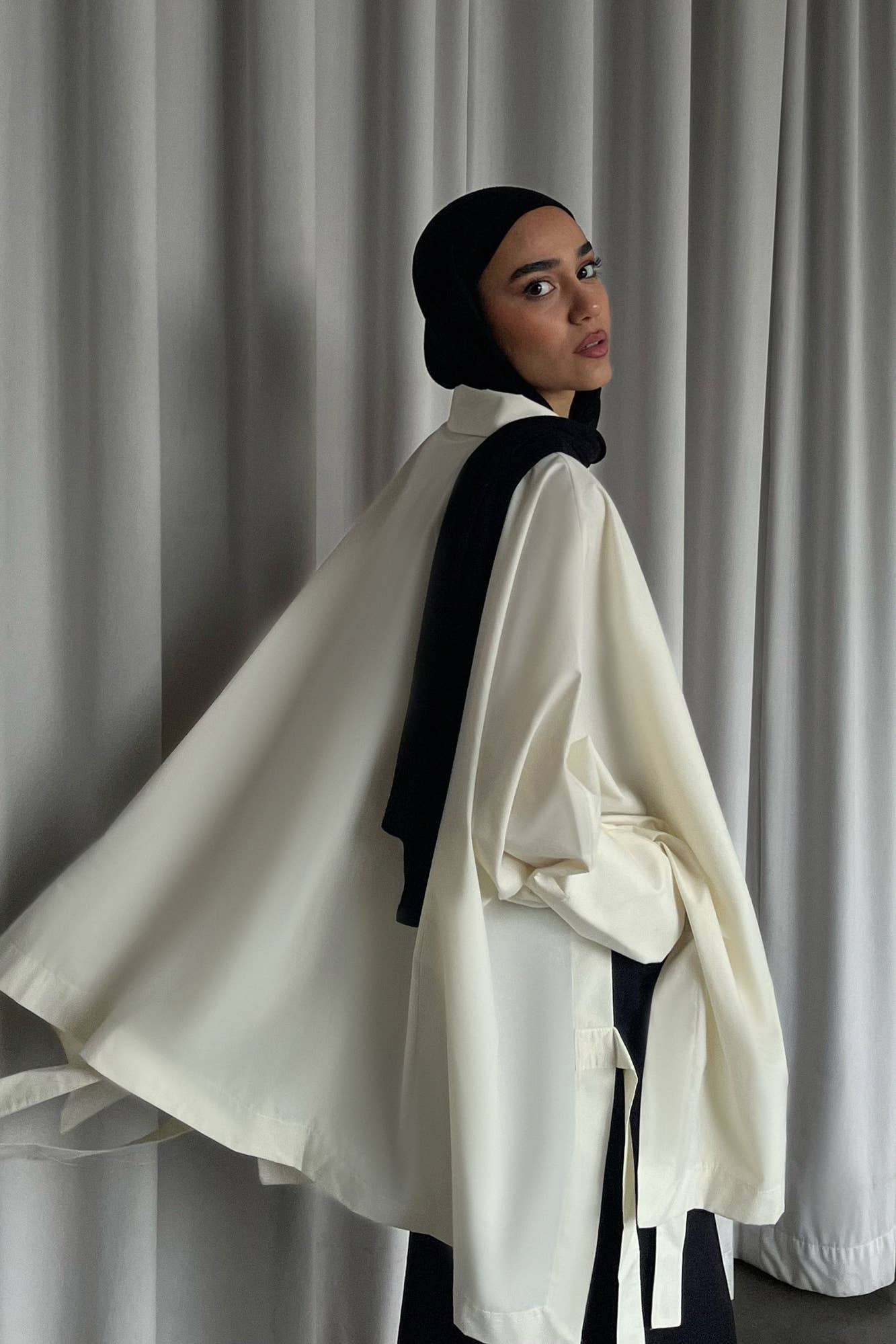 Camicia oversize asimmetrica in cotone con nastri