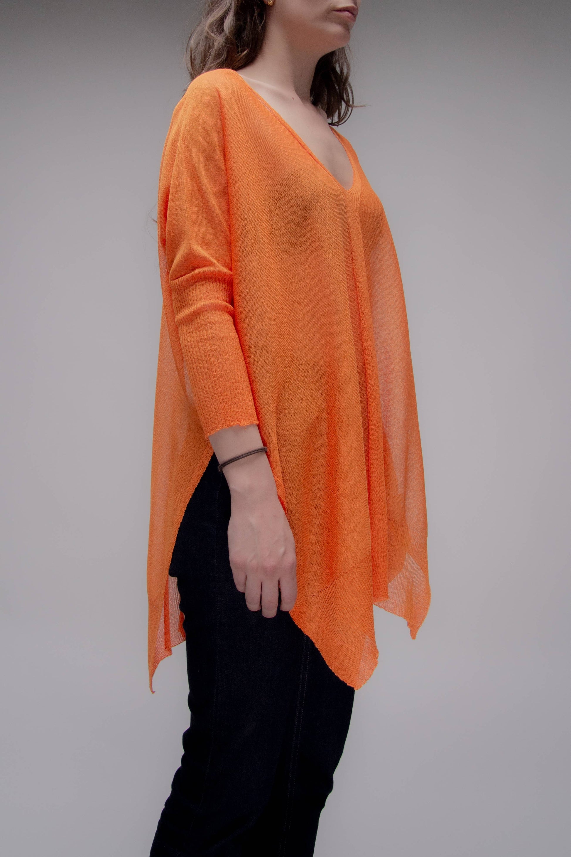 Pullover oversize con scollo a V in maglia 3D