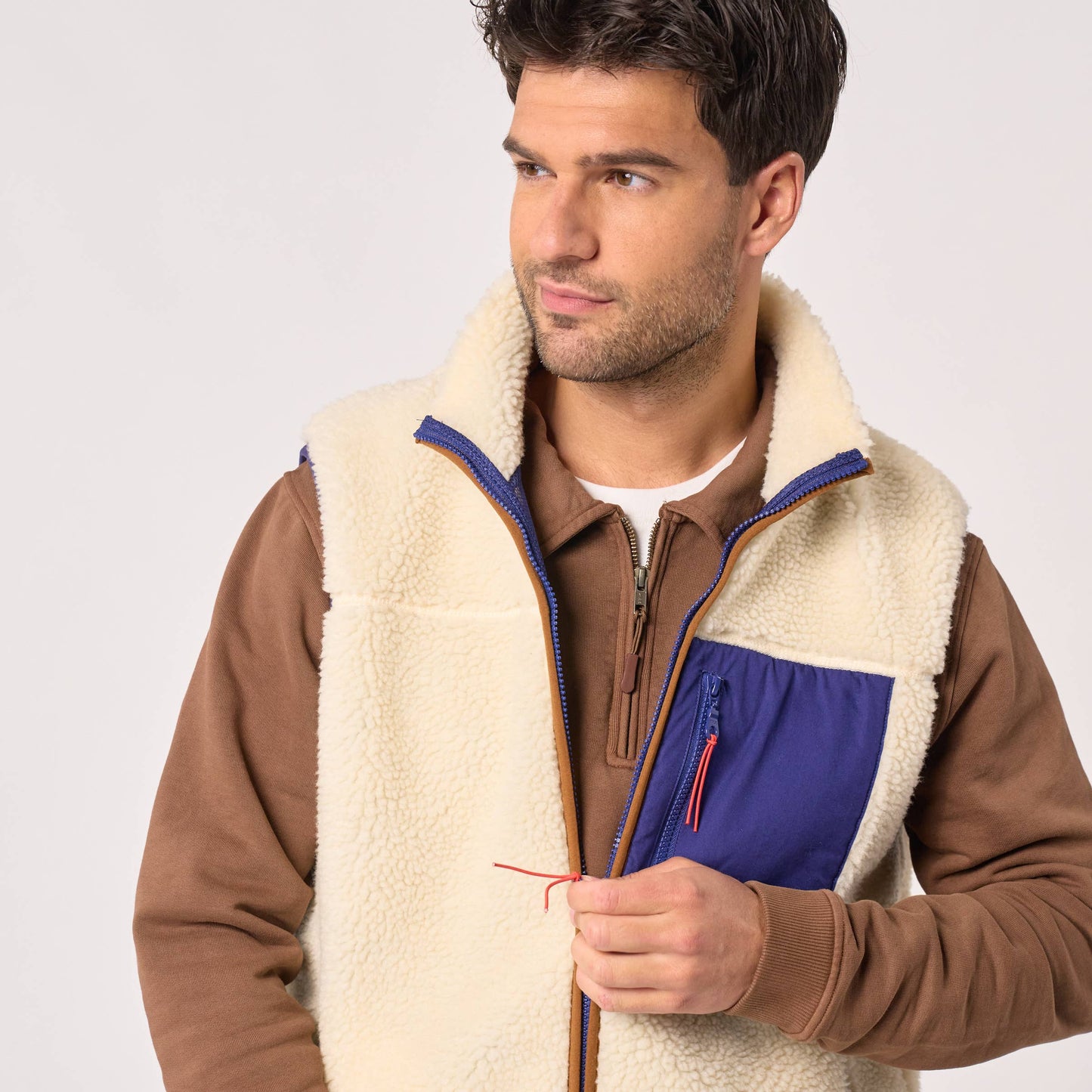 Gilet sherpa unisex con zip avorio e blu