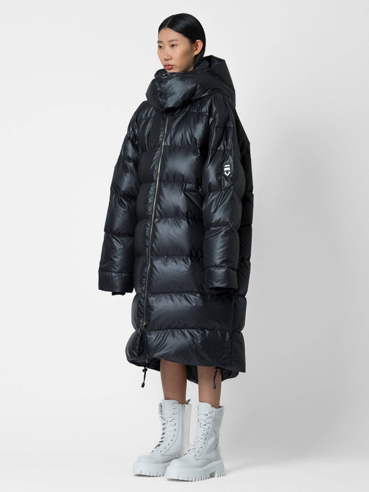 Parka lungo nero con logo e cappuccio removibile