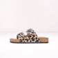 Sandali bassi animalier con fibbie gioiello