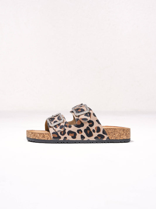 Sandali bassi animalier con fibbie gioiello