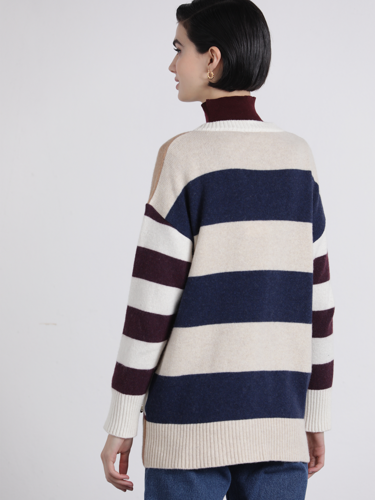 Maglione oversize a righe con collo alto