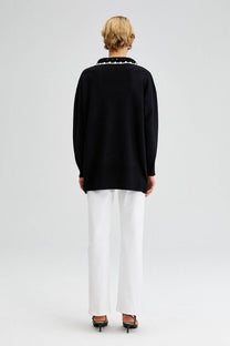Maglione in maglia con dettagli all’uncinetto