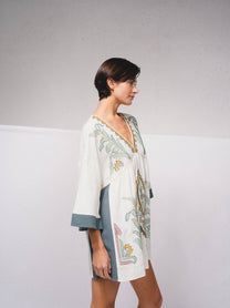 Vestito tunica corto in cotone con ricami a contrasto