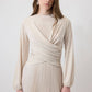 Blusa crema drappeggiata con orlo plissé e maniche a palloncino
