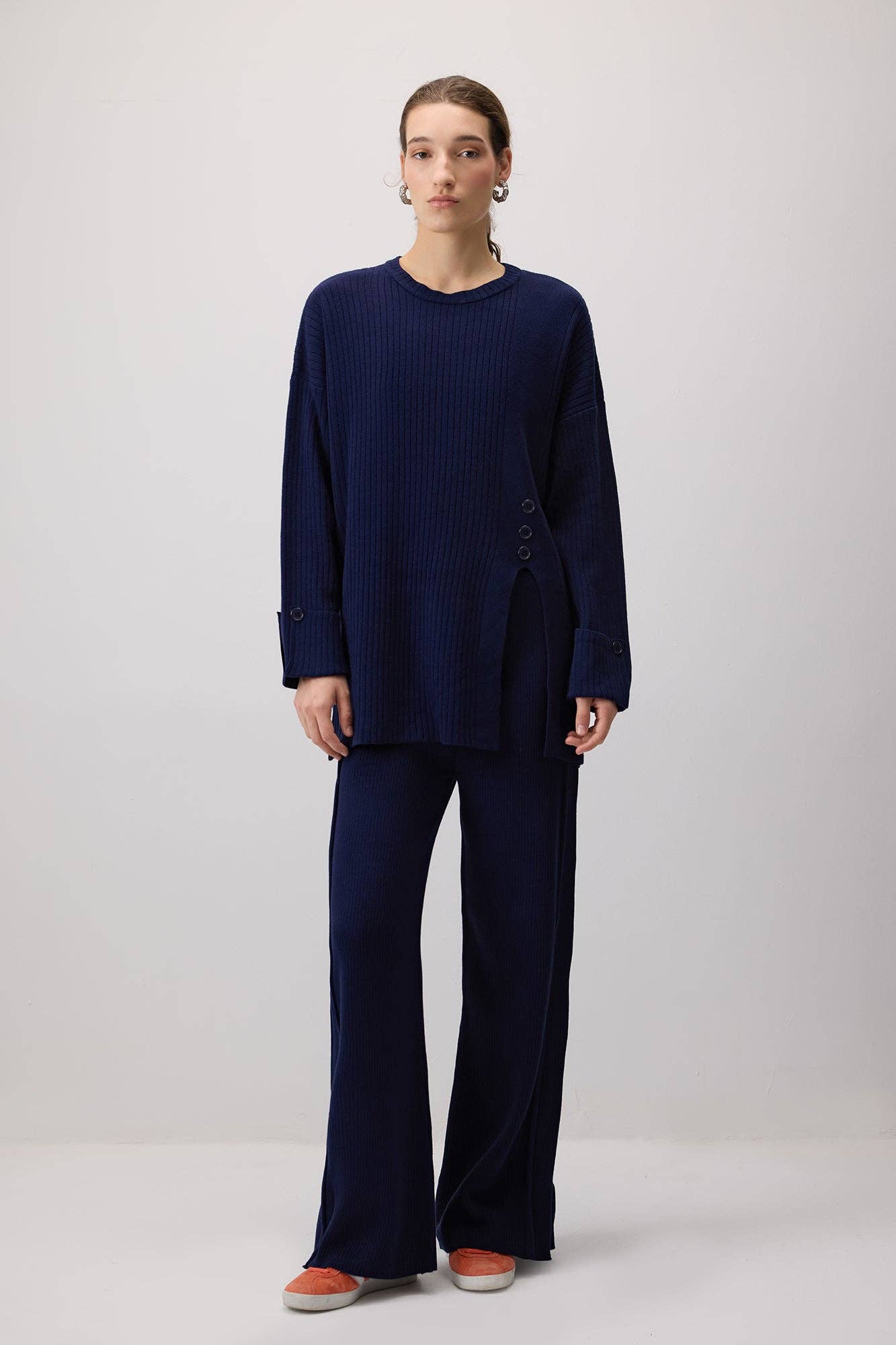 Completo in maglia a costine con bottoni