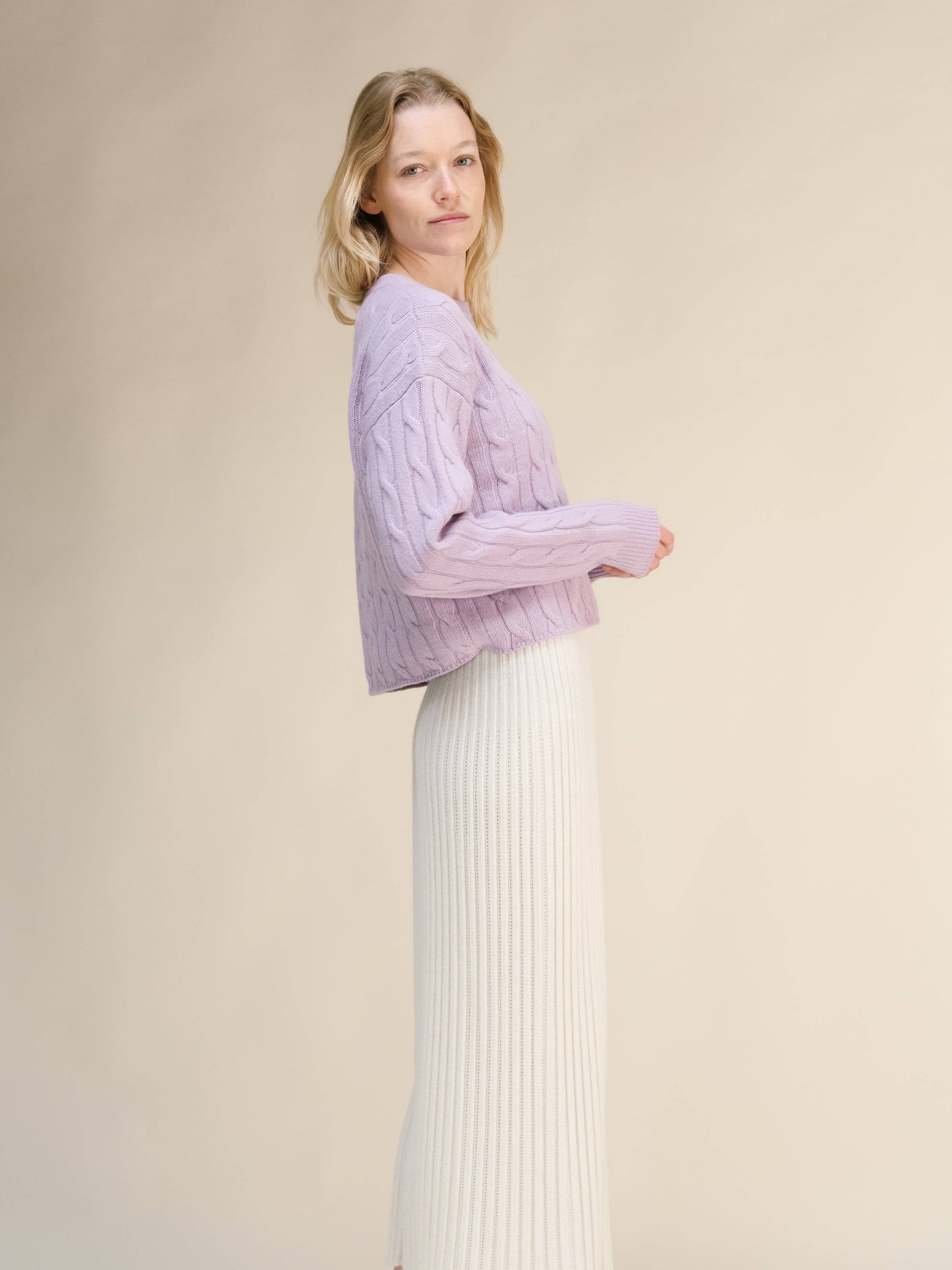 Maglione corto a trecce in misto cashmere girocollo